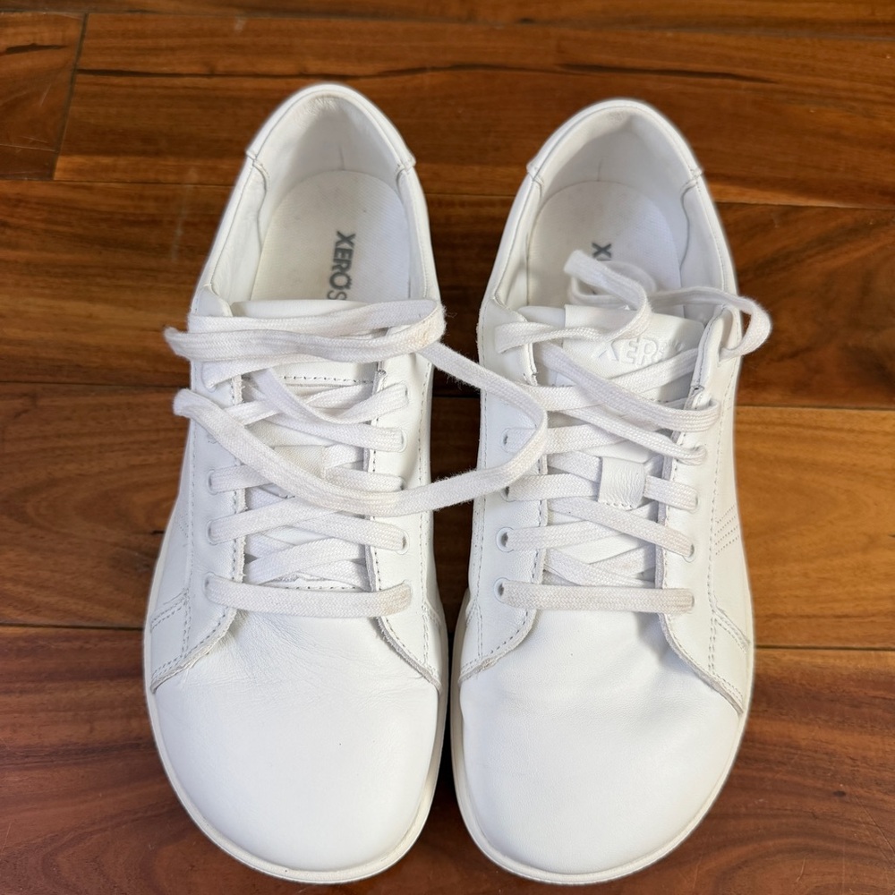 Xeros Women's White Sneakers